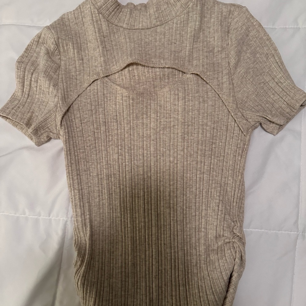 Vafful short sleeve cut out top-new without tag